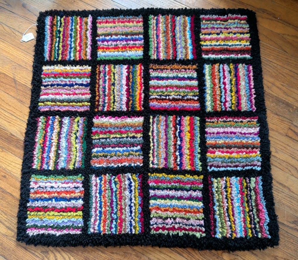 ✨VINTAGE✨ Antique Geometric Basket Weaving Hooked Carpet - 32”x 33” Throw Rug