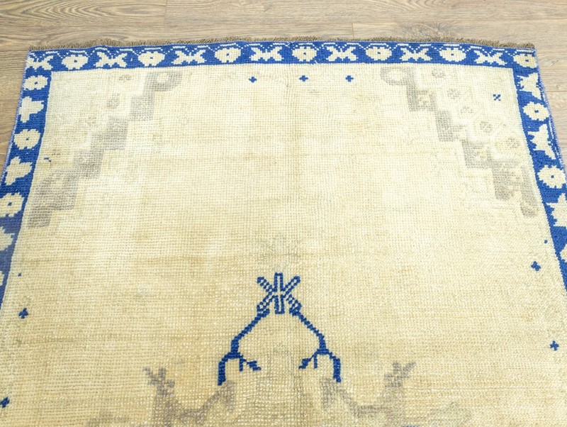 Vintage Oushak Wool Rug 3'4x5'1 ft – Handwoven Cream Blue Carpet for Entry Decor gallery