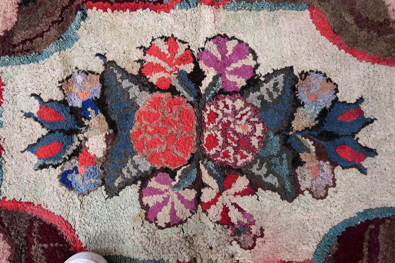 Handmade antique American Hooked rug 2' x 3.5' (63cm x 107cm) 1880s - 1C986 gallery