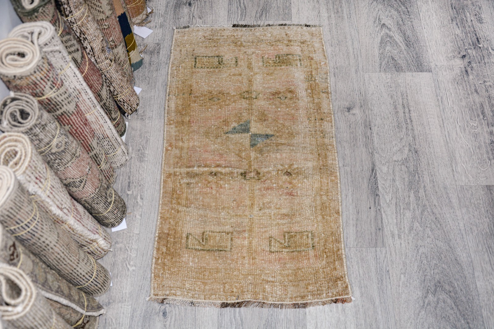 Vintage Turkish Small Rug 1'5x2'9 ft, Small Tribal Oushak Rug, Beige Neutral Mat gallery