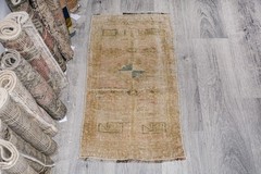 Vintage Turkish Small Rug 1’5×2’9 ft, Small Tribal Oushak Rug, Beige Neutral Mat