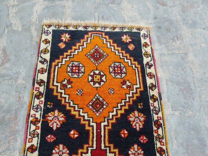 3'3"×1'8" ft Vintage mini Rug Nomadic/Oriental Tribal Rug Doormat low pile gallery