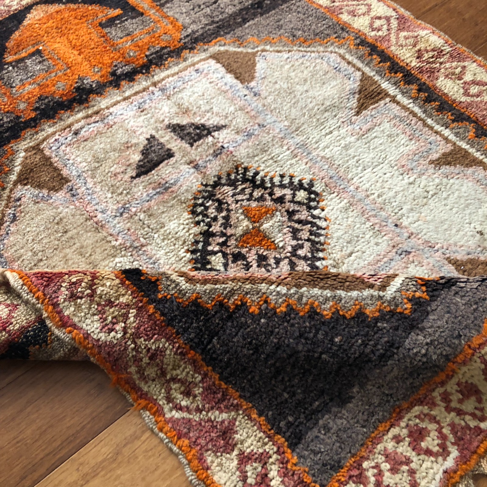 Accent Vintage Rug | Medallion | 3'4" X 4'5" gallery
