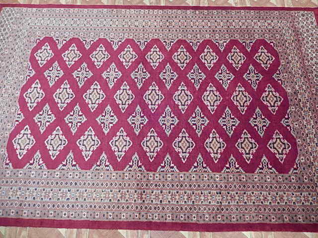 4' 1'' x 6' 5'' Diamond-Shaped Handmade Courage Symbol Transitional Rug B-78155 gallery