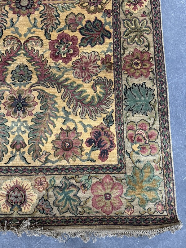 Couristan Majestic Collection Victorian Shawl-Beige 5'6x8' 100% Wool are rug gallery