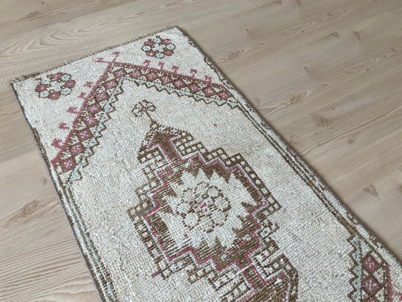 White rug, Turkish rug, Vintage Rug, Small rug, Wool rug, Doormat, 1.4 x 3 ft gallery