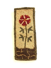 ANTIQUE HOOKED RUG PRIMITIVE FLOWER PATTERN AMERICAN FOLK ART 22.5″ x 9″