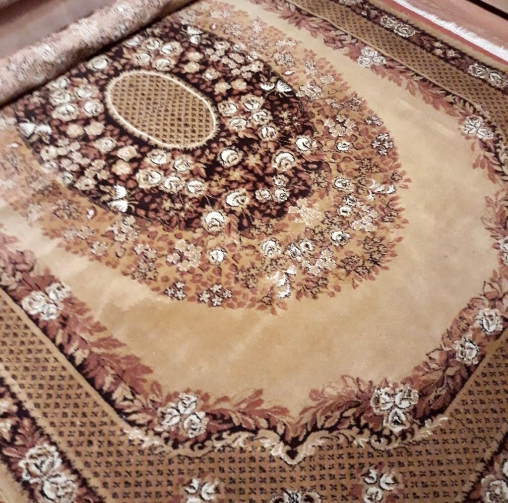 Thick Traditional Eastern European Carpet, excellent condition gallery