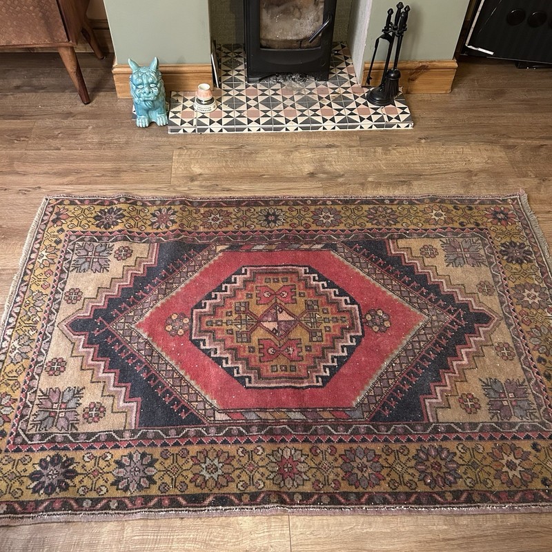 Vintage 5.6x3.6 Hand Knotted Anatolian Turkish Rug Oushak Bergama 170x110 Cm gallery