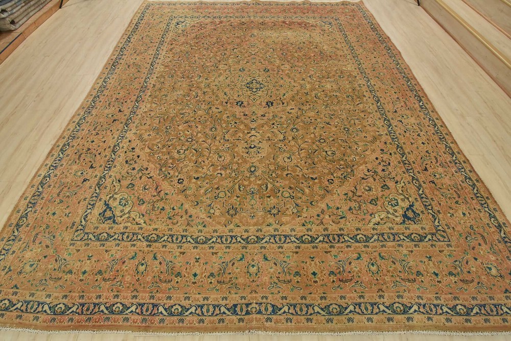 Vintage Anatolia 9’7” x 12’4” Brown Distressed Wool Hand-Knotted Oriental Rug