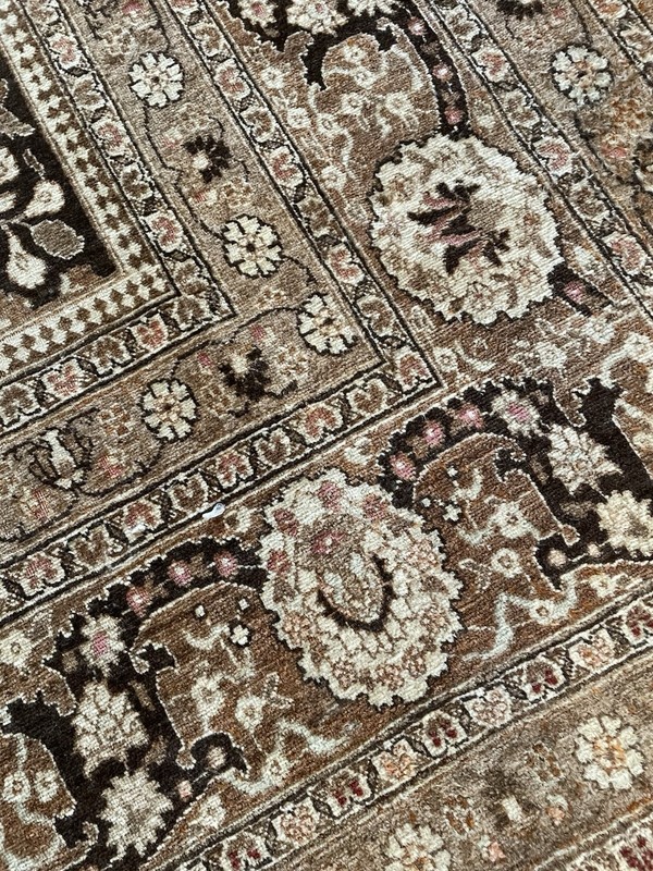 Fabulous Per'sian Ta'briz Antique Rug - Palace Size gallery