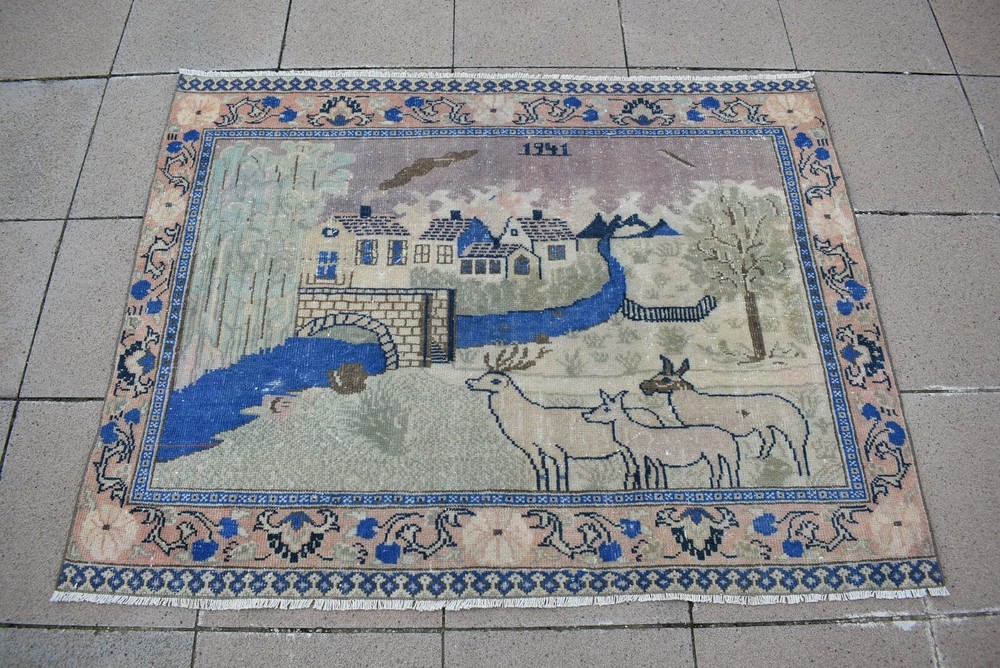 Stunning Wall Decor Rug 4'9'' x 3'8'' ft. Vintage Anatolian Pictorial Oushak Rug