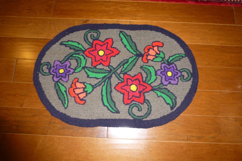 Vintage Folk Art Hand Hooked Floral Oval Rug~~ 21.5 x 33 gallery