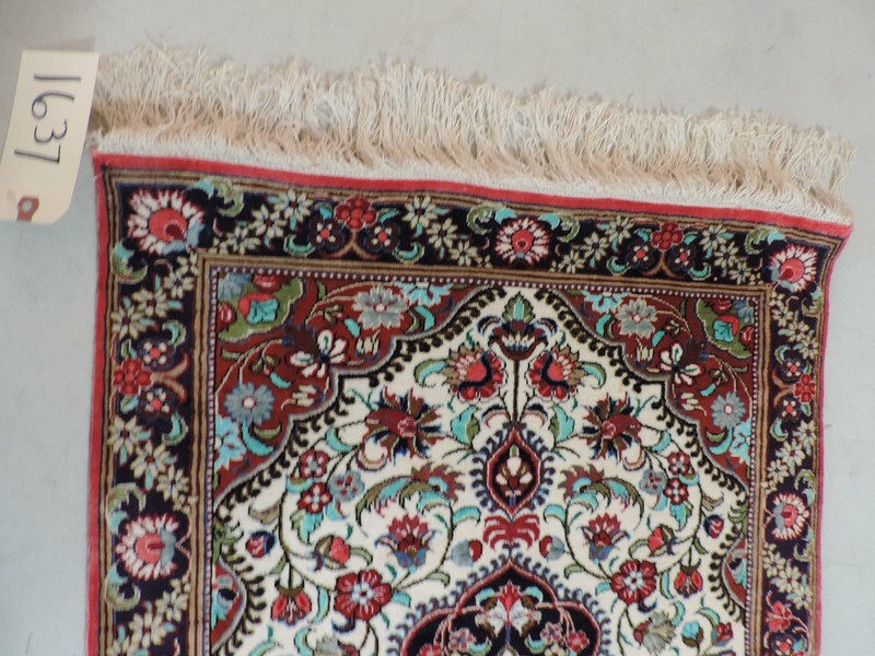 23" x 31" 100% Silk Rug Carpet gallery