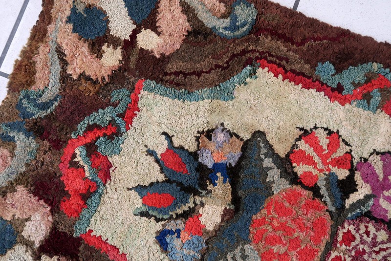 Handmade antique American Hooked rug 2' x 3.5' (63cm x 107cm) 1880s - 1C986 gallery