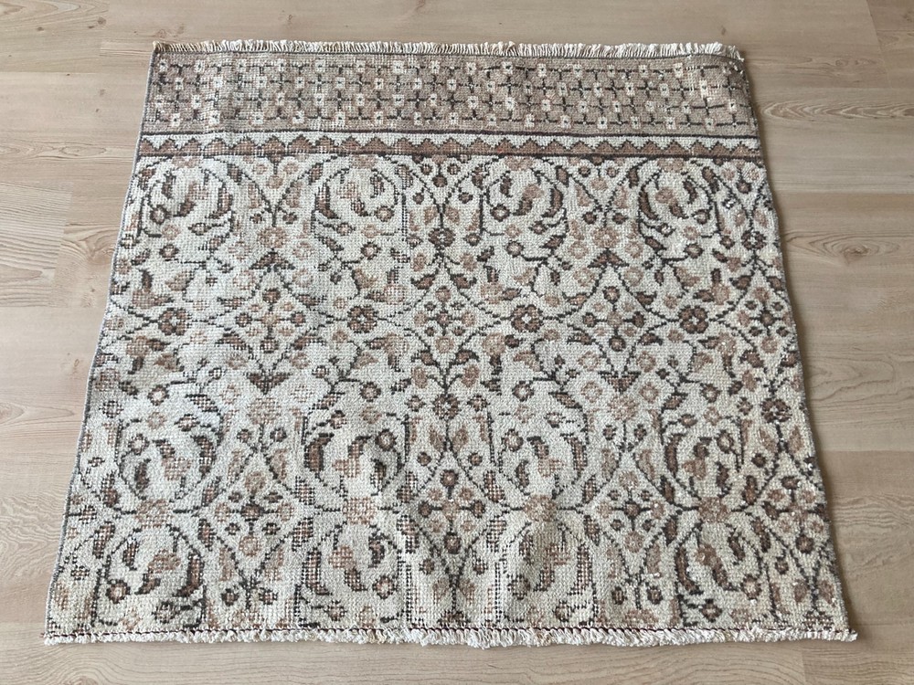 Brown rug, Turkish rug, Vintage rug, Square rug, Wool rug, 2.7 x 2.9 ft