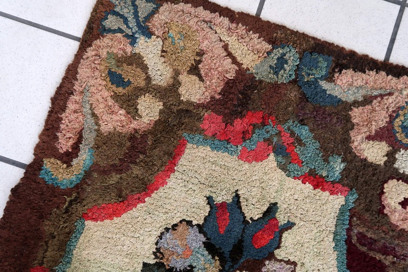 Handmade antique American Hooked rug 2' x 3.5' (63cm x 107cm) 1880s - 1C986 gallery