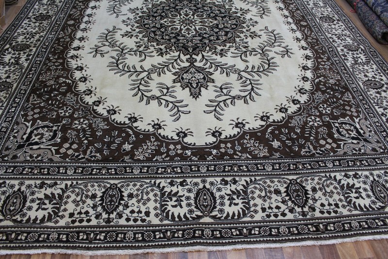 Large Handmade Oriental Wool Rug 400 x 310 cm (13’1” x 10’2”) Floral Medallion gallery