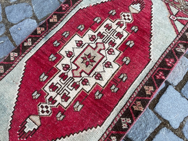 Turkish Vintage Small Rug Handmade Wool Bohemian Bath Mat Rug 1,5 x 2,8 ft gallery