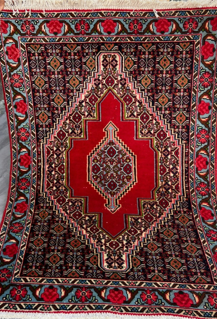 Stunning Vintage Oriental Floral Pattern Keshan Natural Vegetable Dye Senneh Rug gallery