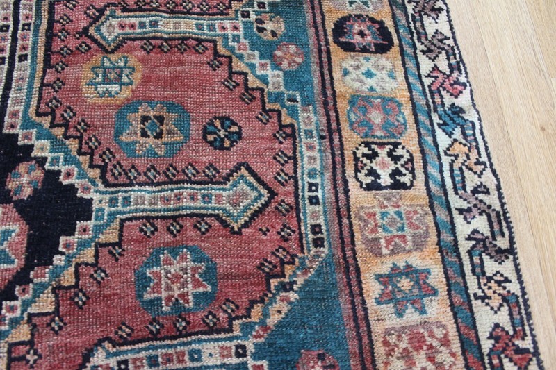 ANTIQUE HANDMADE QASHQAI ORIENTAL WOOL RUG OF TRIPLE MEDALLION 237 X 141 CM gallery