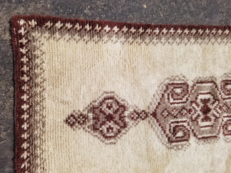 Vintage Traditional Handmade Latch Hook Moroccan Berber Wool Rug 83x44 inches gallery
