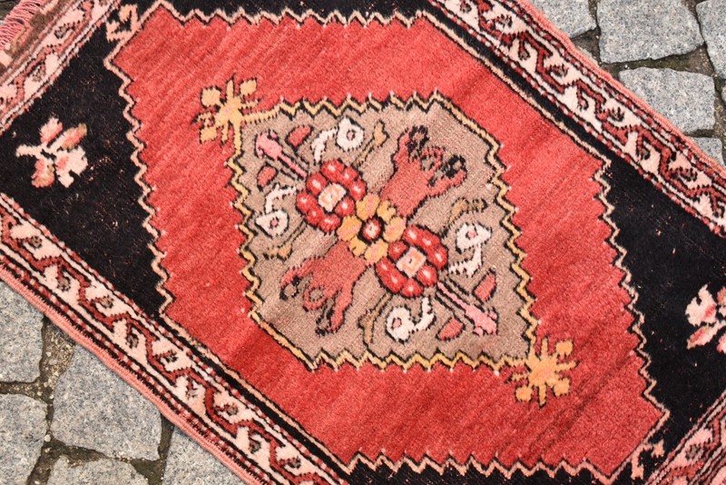 Vintage Turkish Rug 20'' X 29'' Anatolian Small Kirsehir Yastik Low Pile Rug gallery