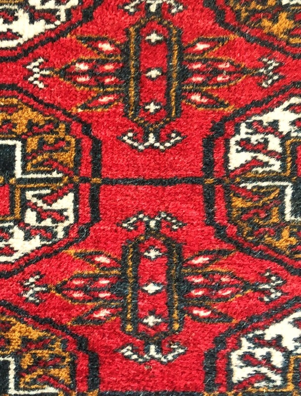 Vintage Woolen Rug 6.5ft by 4ft handmade in good condition gallery