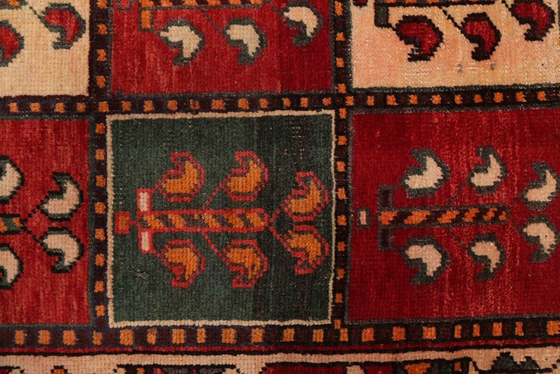 Vintage 4'4" x 9'2" Traditional Hand Knotted Vegetable Dye Wool Area Rug gallery