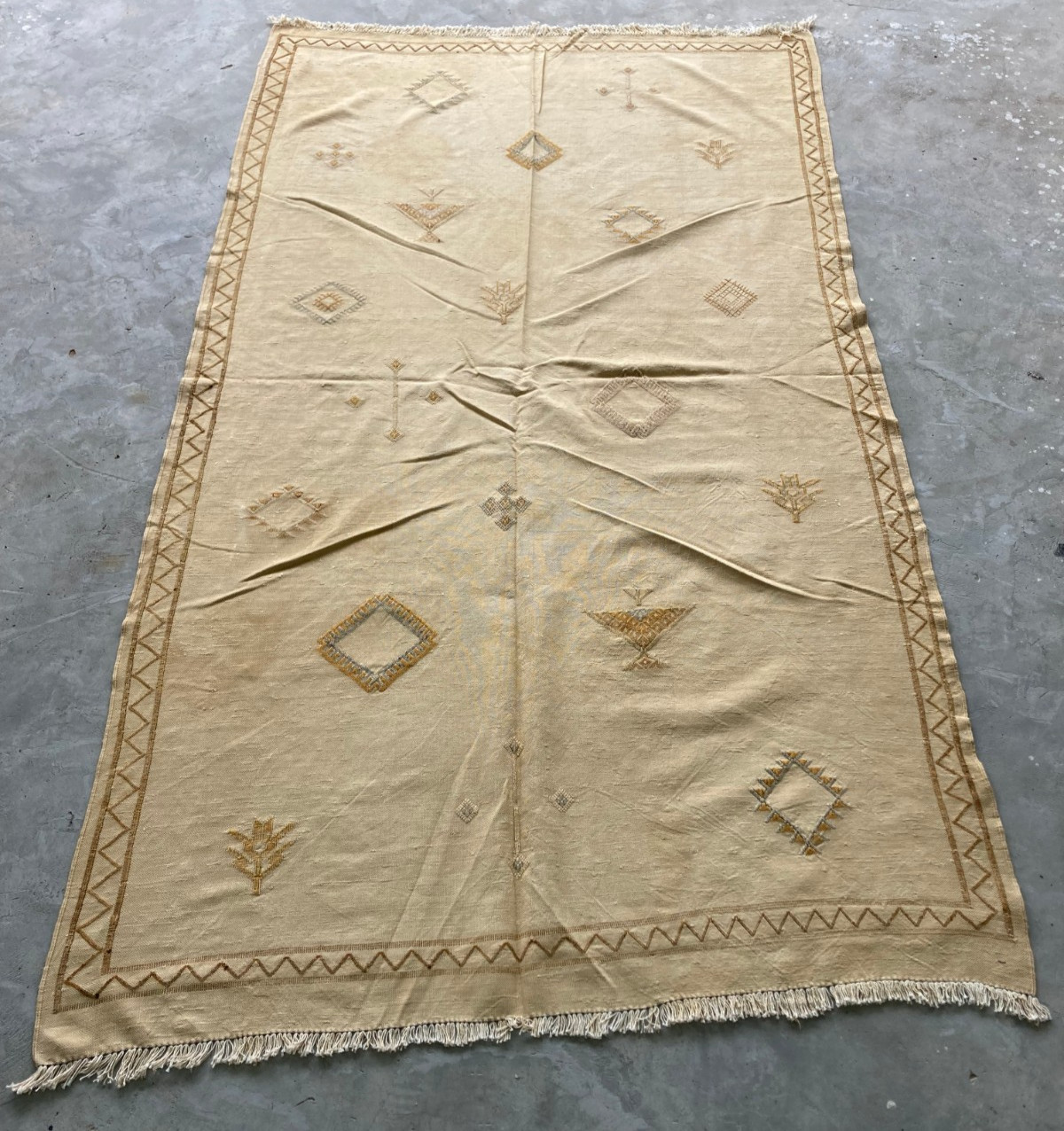 Vintage Traditional Moroccan Handcrafted Kilim Rug for Home Décor 228x130 cm gallery
