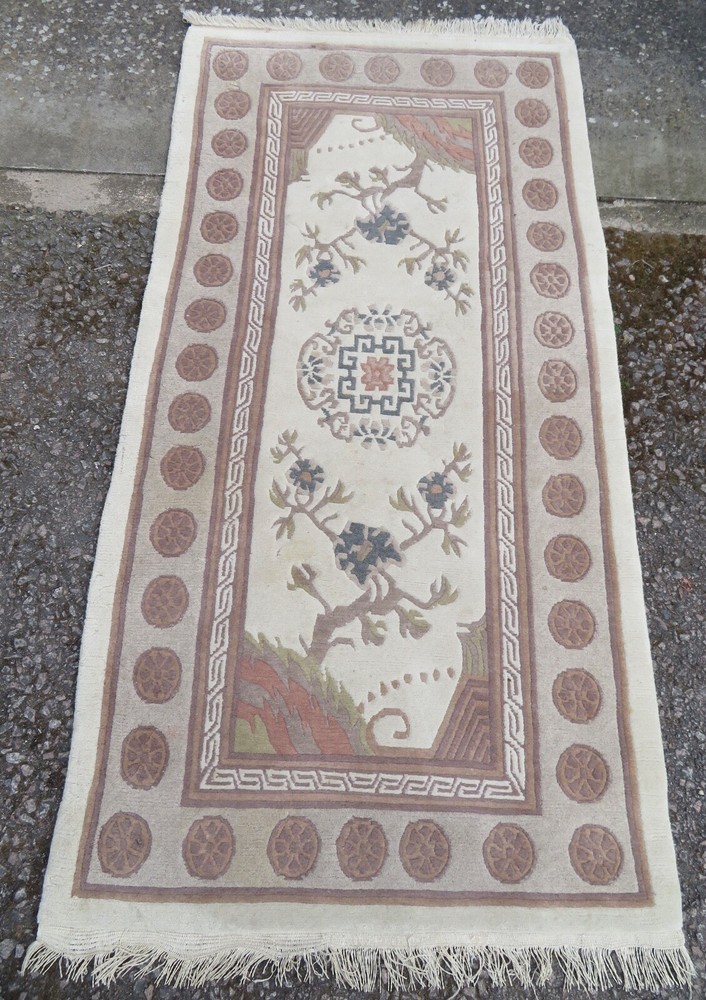 VINTAGE NEPALESE RUG. IN CHINESE TIBETAN DESIGN RUG. 184CM X 92CM.