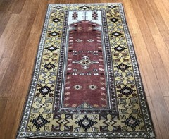Vintage Turkish Rug: 1970s Prayer Design | 3’10″x6’9″