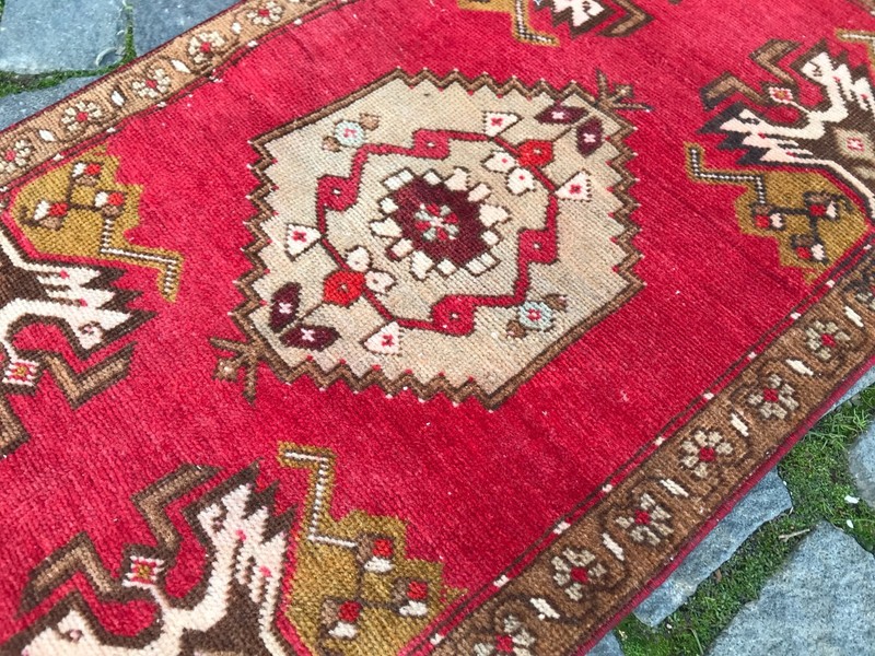 Turkish Vintage Small Rug Handmade Wool Bohemian Bath Mat Rug 1,4 x 2,6 ft gallery