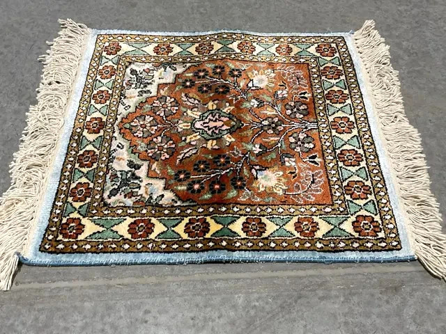 Mid-century Handwoven Persian Vase Flower Prayer Mat Small Rug 23" x 19" gallery