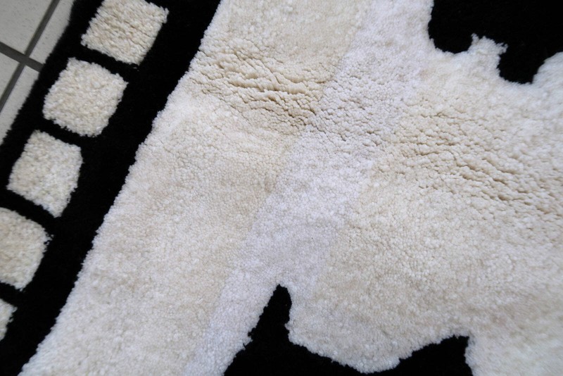 Handmade contemporary ORA French hooked rug 3' x 3.7' (93cm x 115cm), 2021 - 1C8 gallery