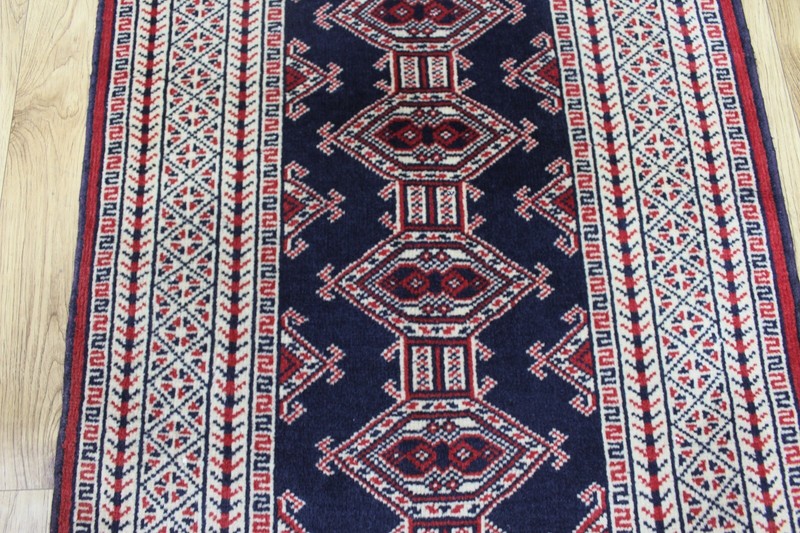 Vintage Hand Made Traditional Oriental Wool Small Rug 93 x 63 cm gallery