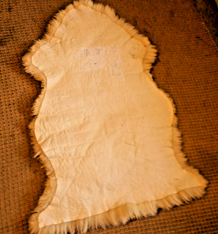 AUSTRALIAN 100% WHITE SHEEPSKIN LAMBSKIN RUG 99 X 66 CM OR 39 X 26 INCH LOT B gallery