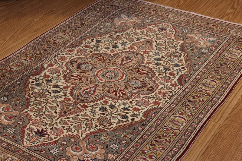 ANTIQUE Handmade Turkish Anatolian Kaisari Rug 4' x 6' Floral with medallion gallery