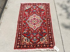 2x4ft. Handmade Lillihan Wool Rug