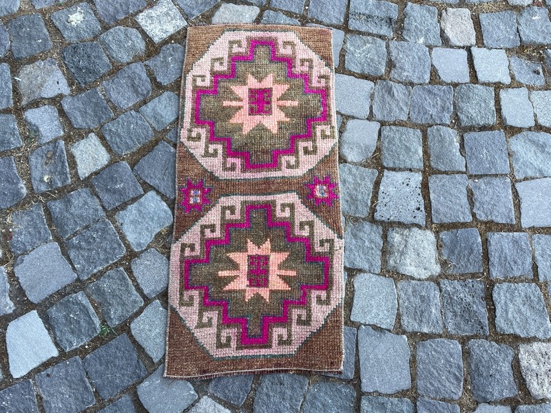 Turkish Vintage Small Rug Handmade Wool Bohemian Bath Mat Rug 1,2 x 2,6 ft gallery