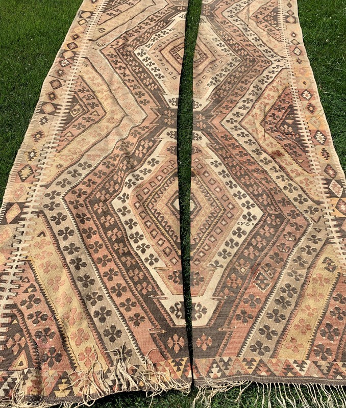 VINTAGE TURKISH ANATOLIAN WOOL KILIM gallery