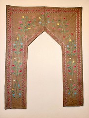 UNUSUAL, EXQUISITE ANTIQUE UZBEK SUZANI PRAYER EMBROIDERY TEXTILE TAPESTRY
