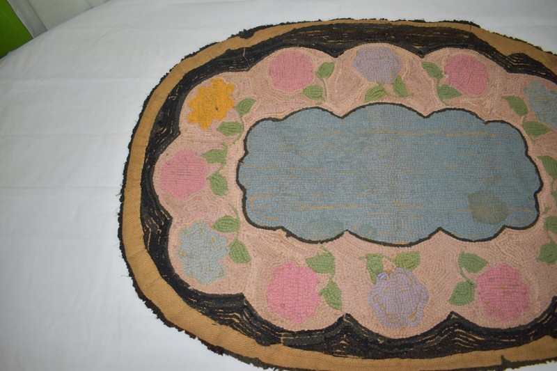 VINTAGE HANDMADE HOOKED OVAL RUG FLORAL FLOOR/WALL DECOR FOLK ART 38” x 27” gallery