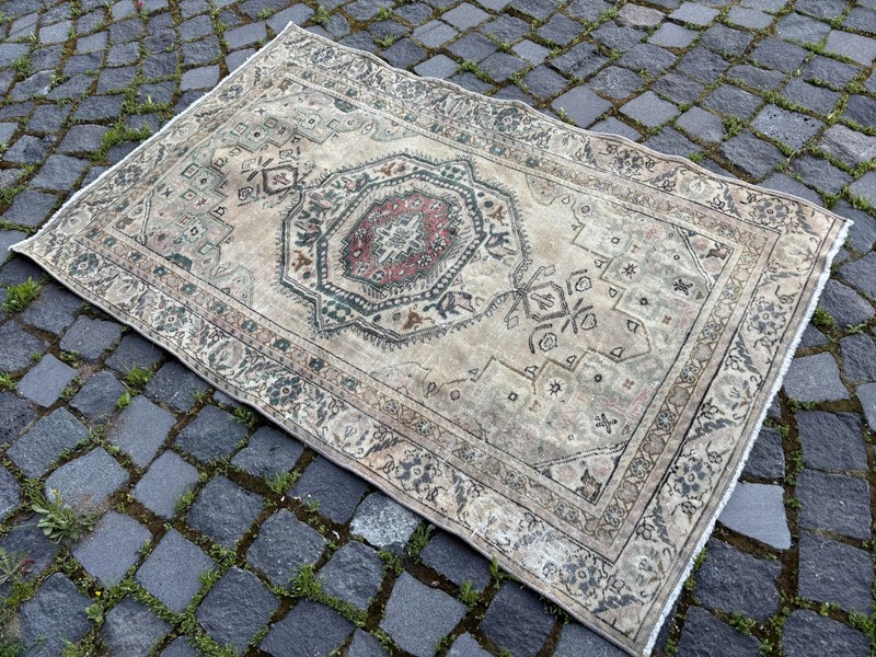 Wool rug, Area rug, Vintage rug, Turkish rug, Bohemian rug 2,9 x 4,6 ft gallery