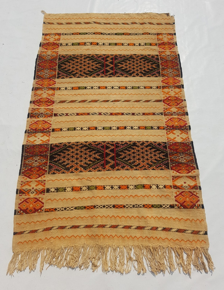 Vintage Traditional Handcrafted Moroccan Kilim Rug for Home Décor 161x98 cm