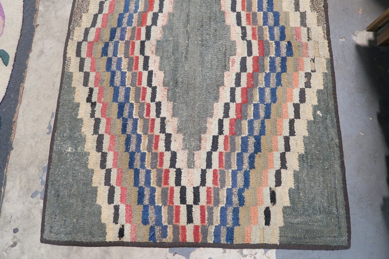 Primitive Antique American Hand Made Hooked Rug Wool on Burlap - 2'10 x 4' gallery