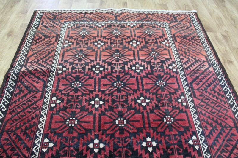 A beautiful vintage handmade Oriental tribal rug measuring 285 × 145 cm gallery