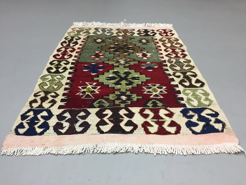 Small Vintage Turkish Kilim 97x70 cm Wool Kelim Rug Red Green beige Black gallery