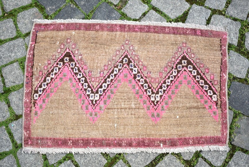 Rare Pink Color Rug 30'' x 19'' Anatolian Kilim Hand-Knotted Small Doormat Rug gallery