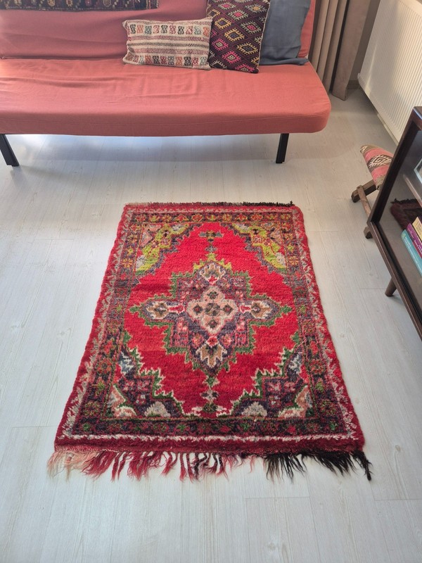 Antique Anatolian Wool Rug 38x50 in – Handwoven Medallion Small Area Rug gallery